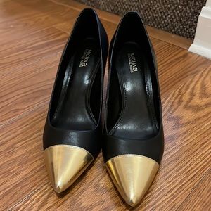 Michael Kors gold tip pump